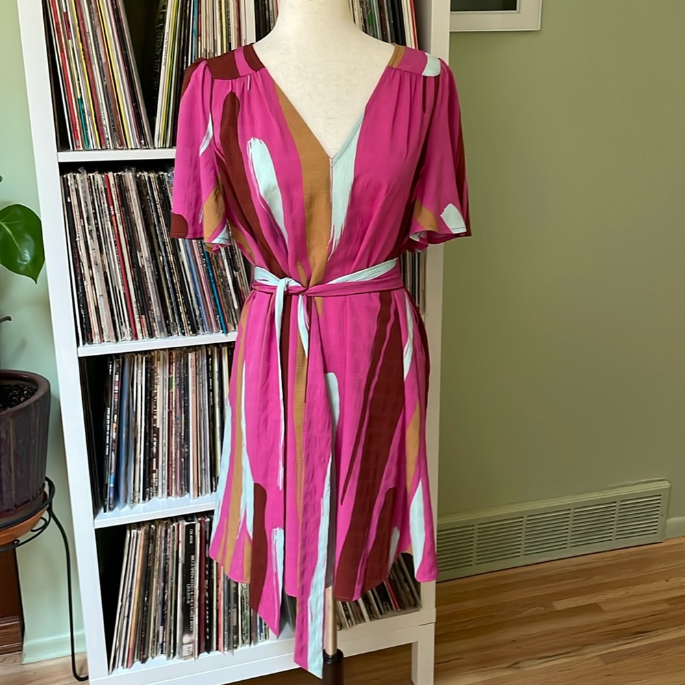 Nine West dress featuring a v-neckline and flutter sleeves. Size large.